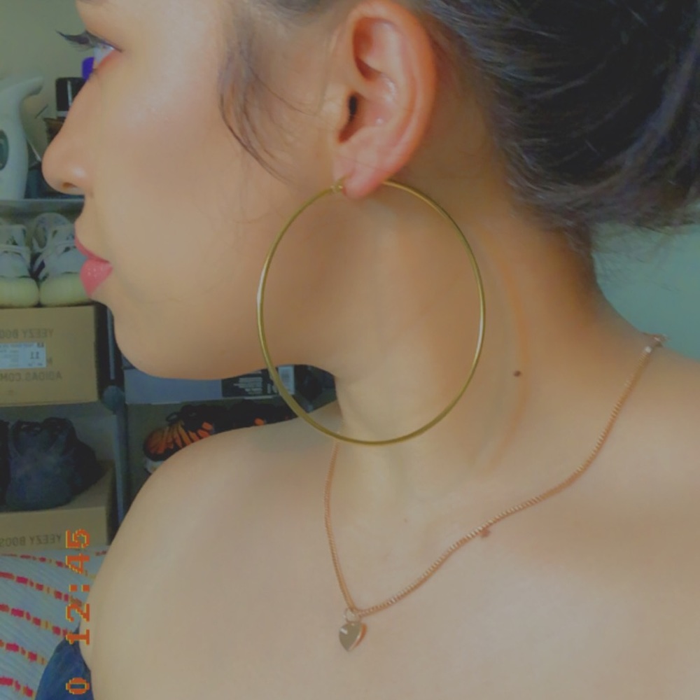 thin gold hoop - Picture 5 of 7